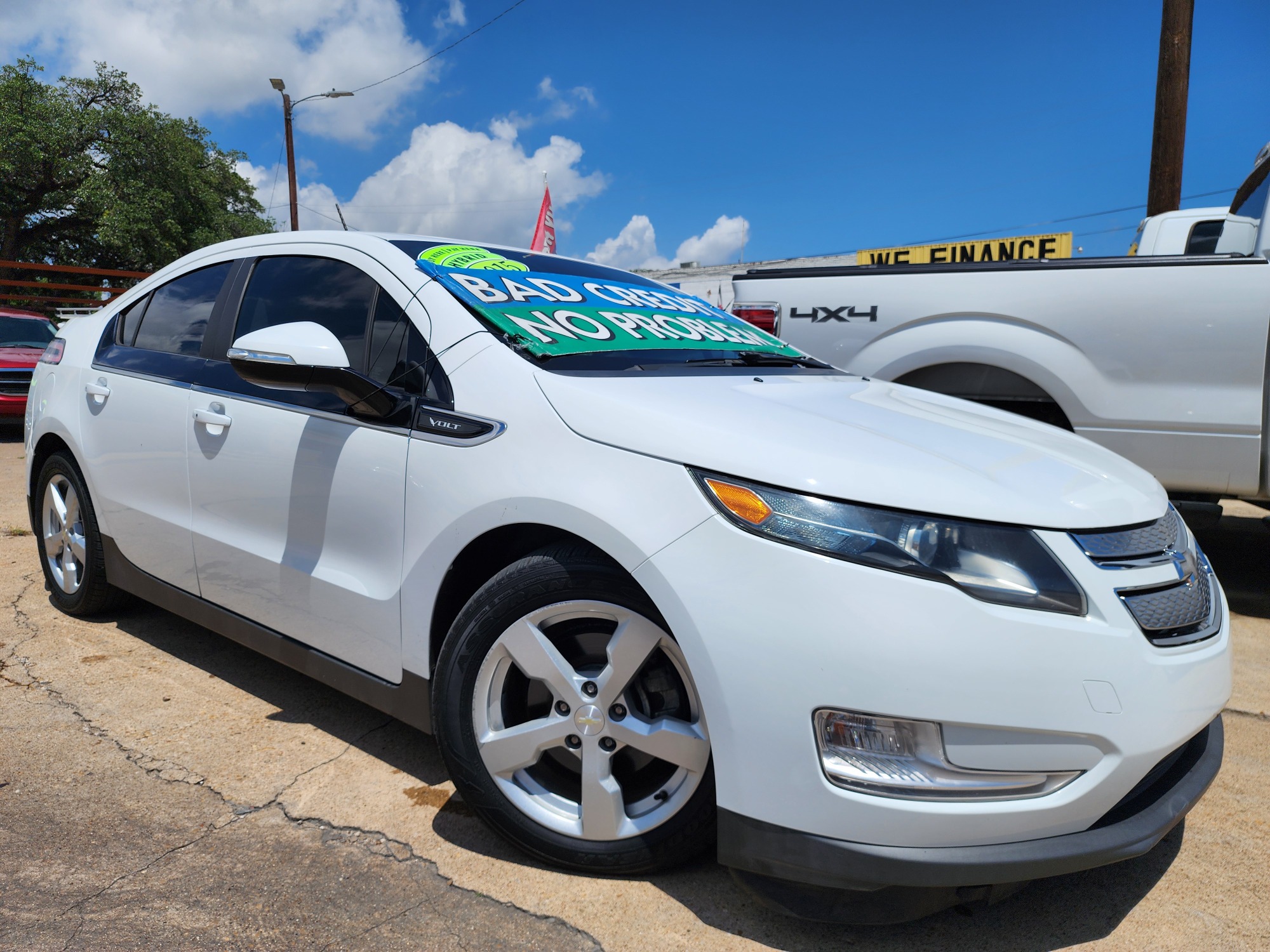 2015 WHITE Chevrolet Volt (1G1RA6E45FU) with an ELECTRIC engine, Continuously Variable Transmission transmission, located at 2660 S.Garland Avenue, Garland, TX, 75041, (469) 298-3118, 32.885387, -96.656776 - Photo #0